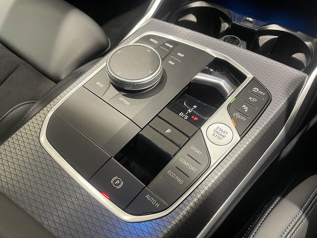 320d xDrive Berline RHD