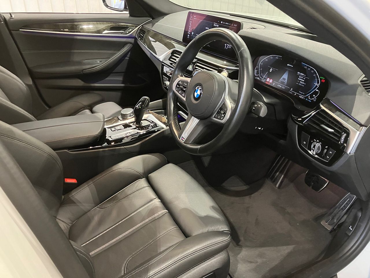 530e Sedan RHD