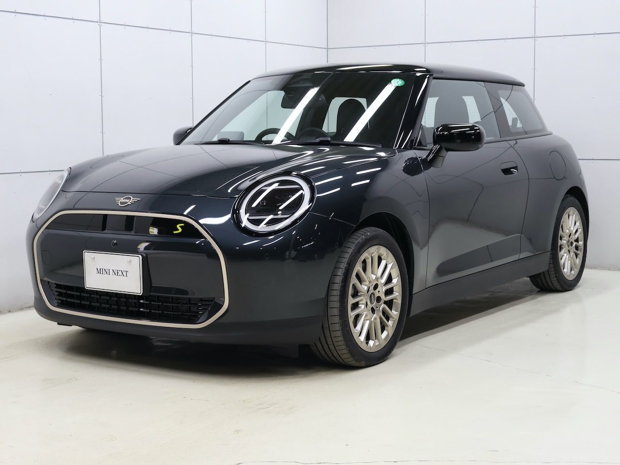 J01 MINI Cooper SE
