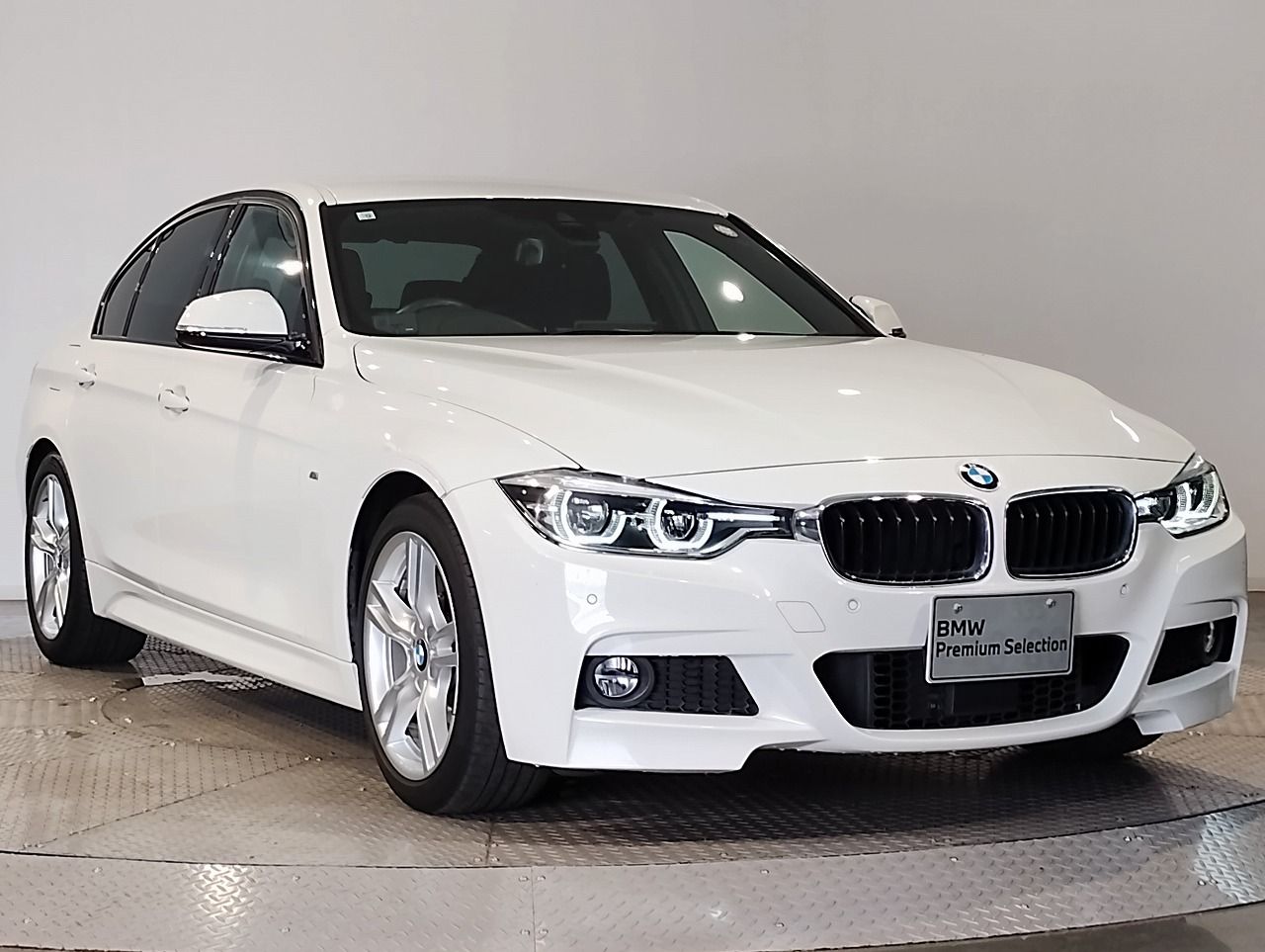 320I SEDAN RHD