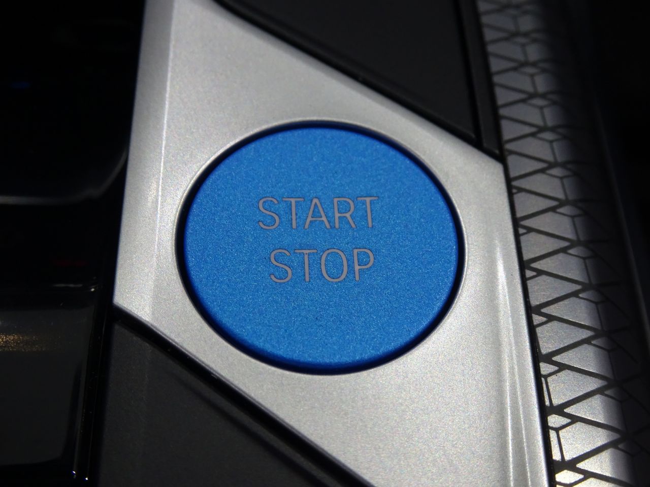 G26 i4 eDrive40 RHD