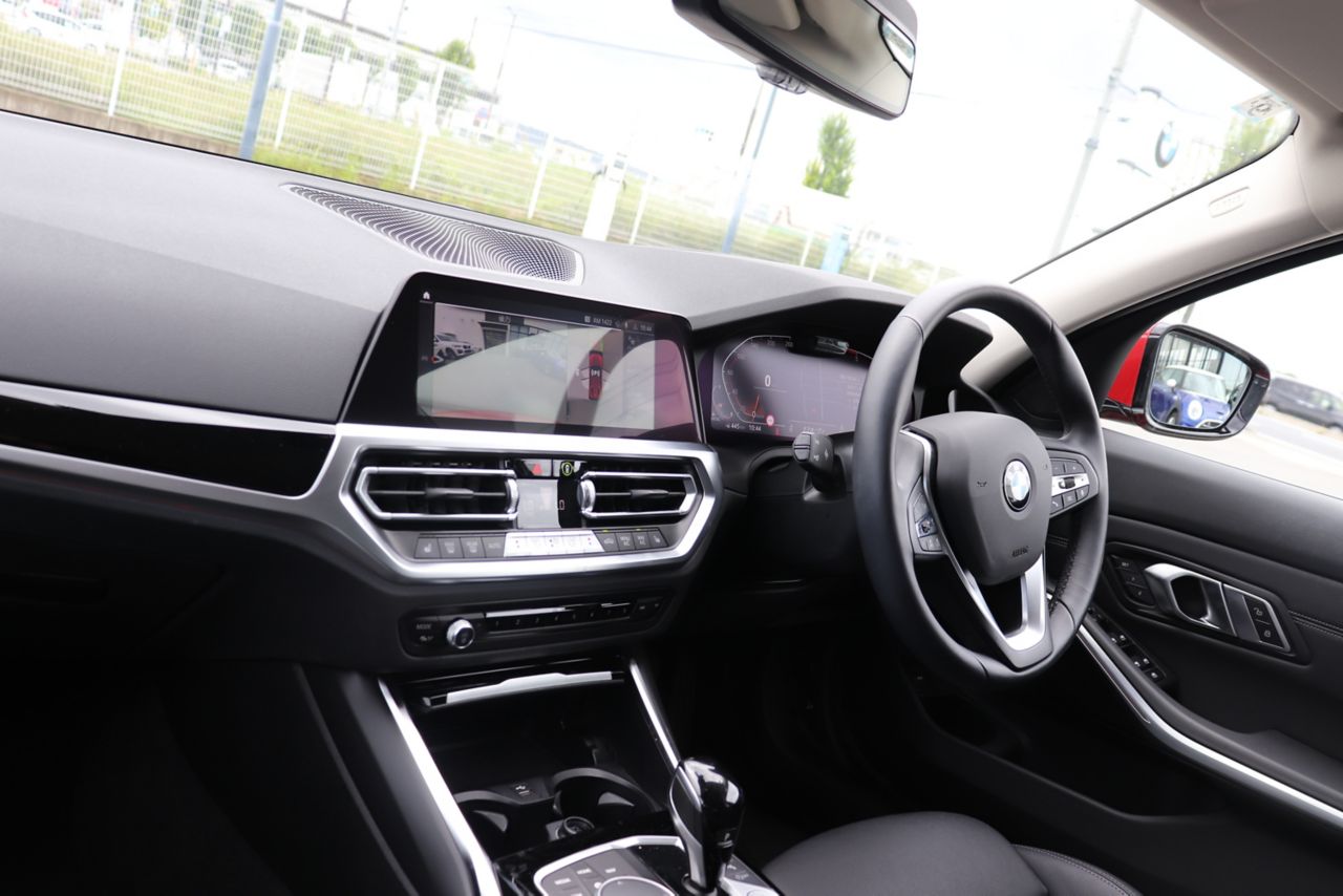 G20 320d xDrive RHD Saloon