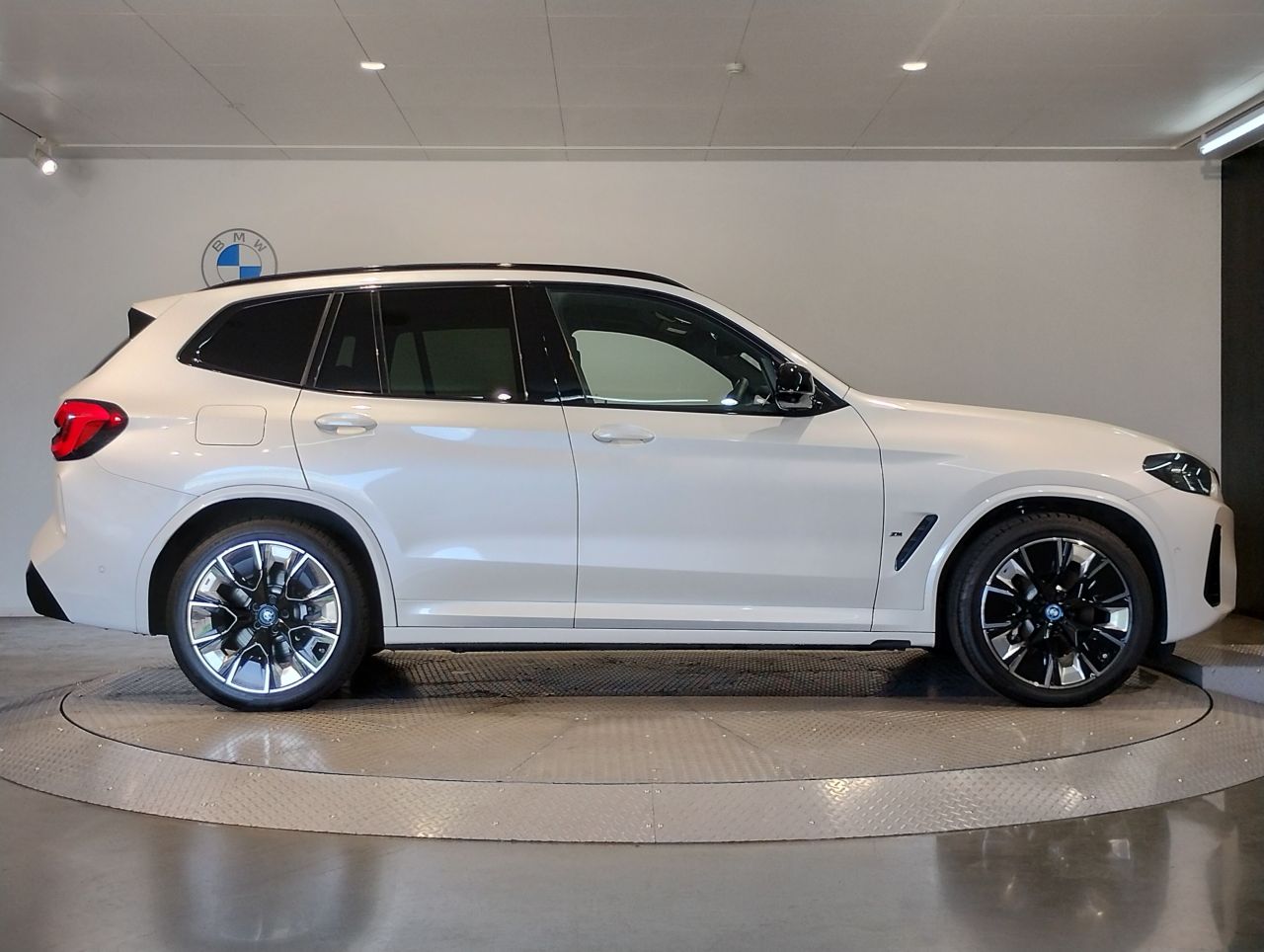 G08 iX3 BEV RHD