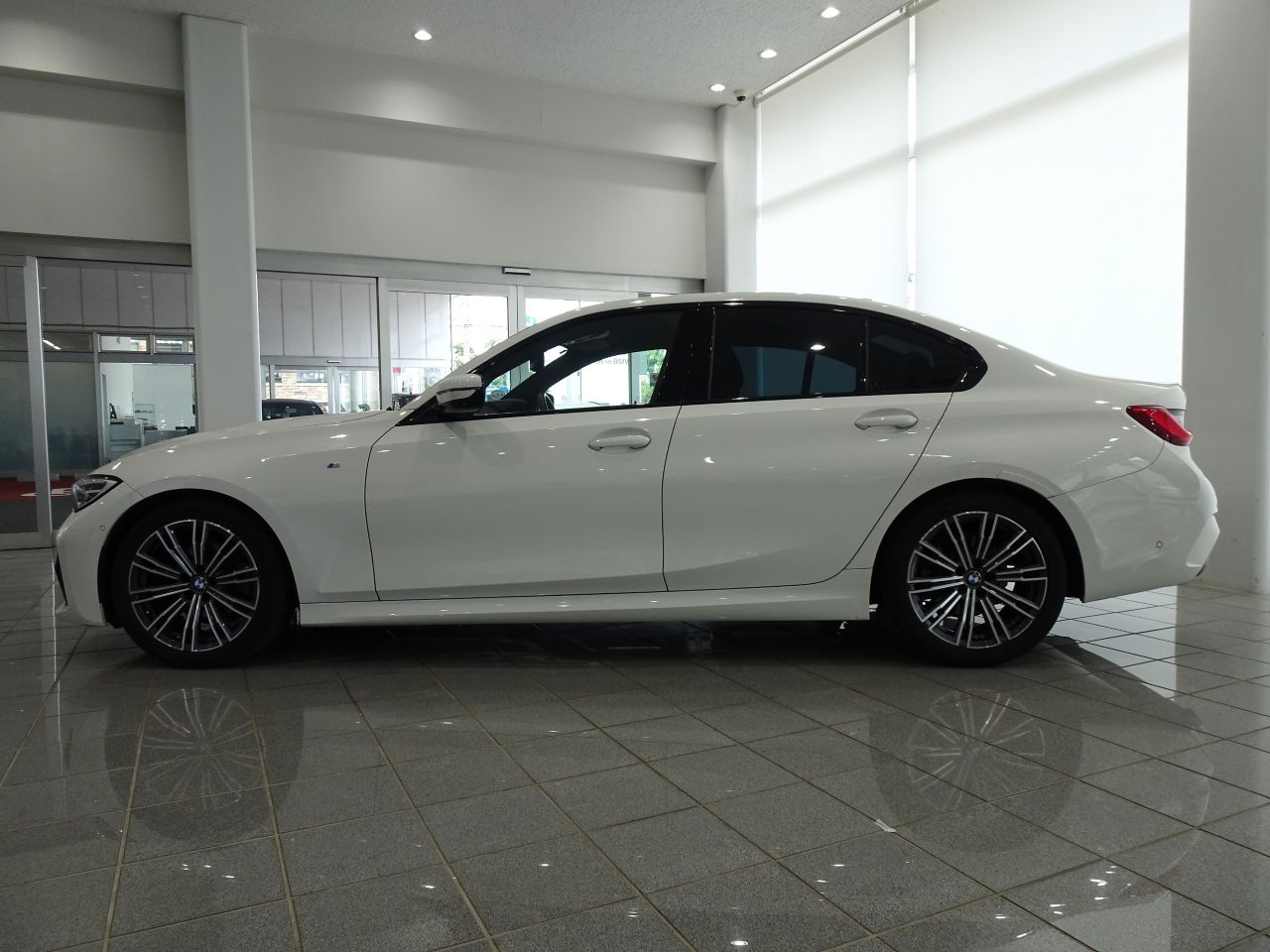 G20 320i Saloon RHD TU