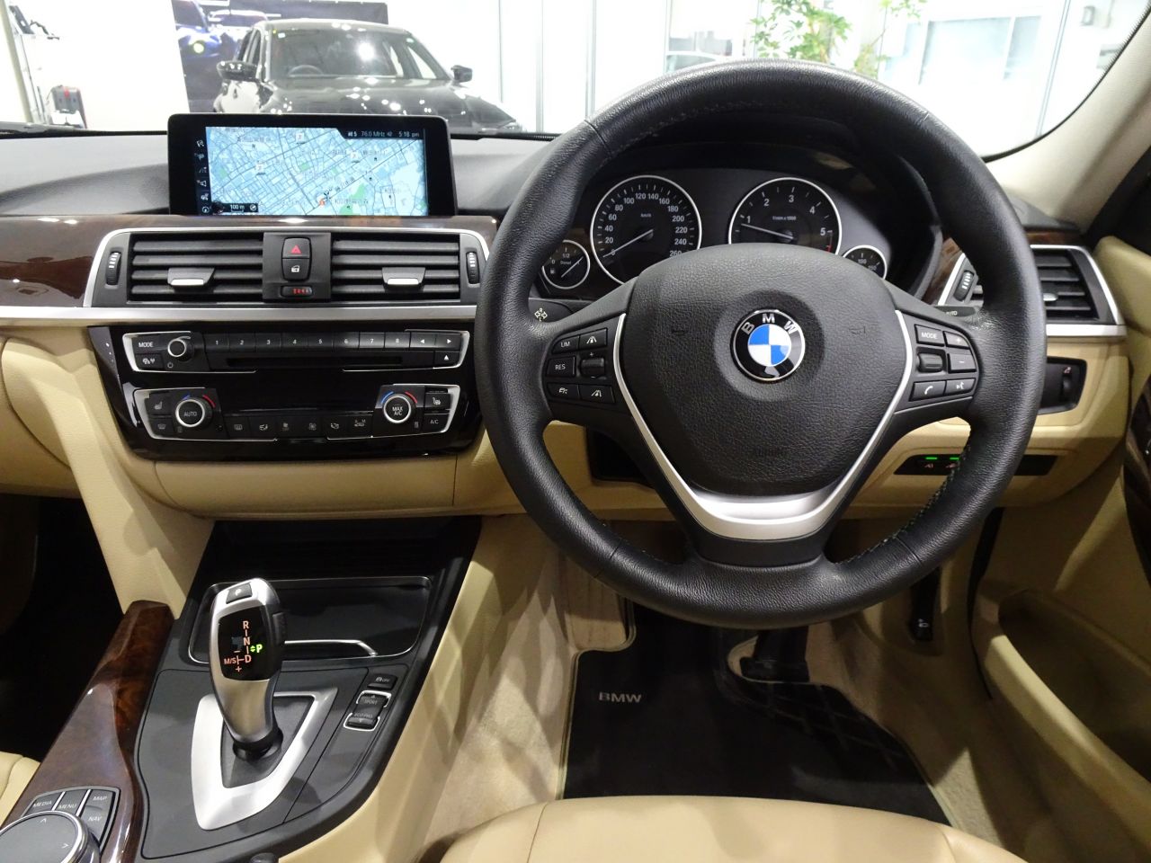 320D SEDAN RHD
