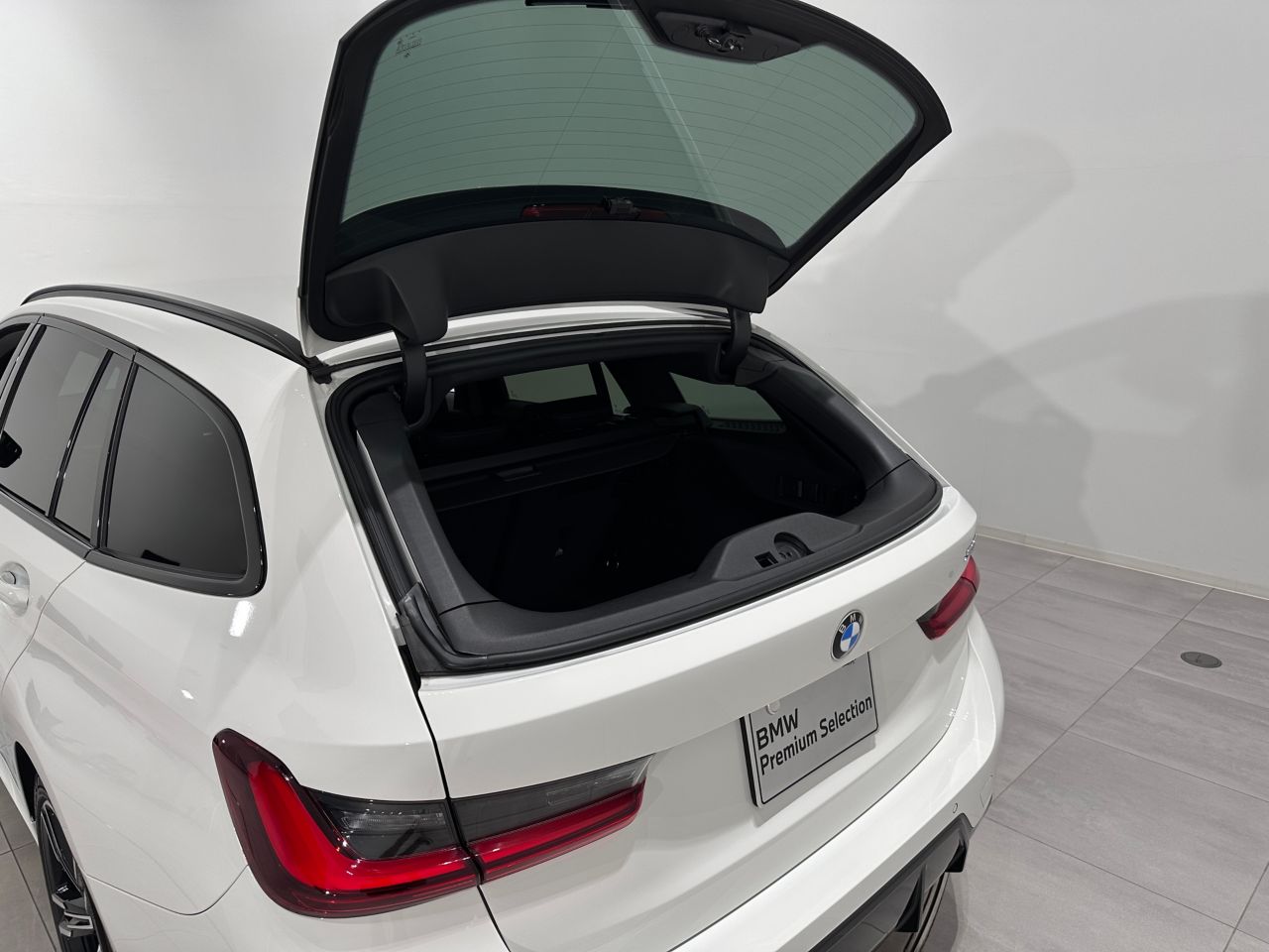 318i Touring RHD