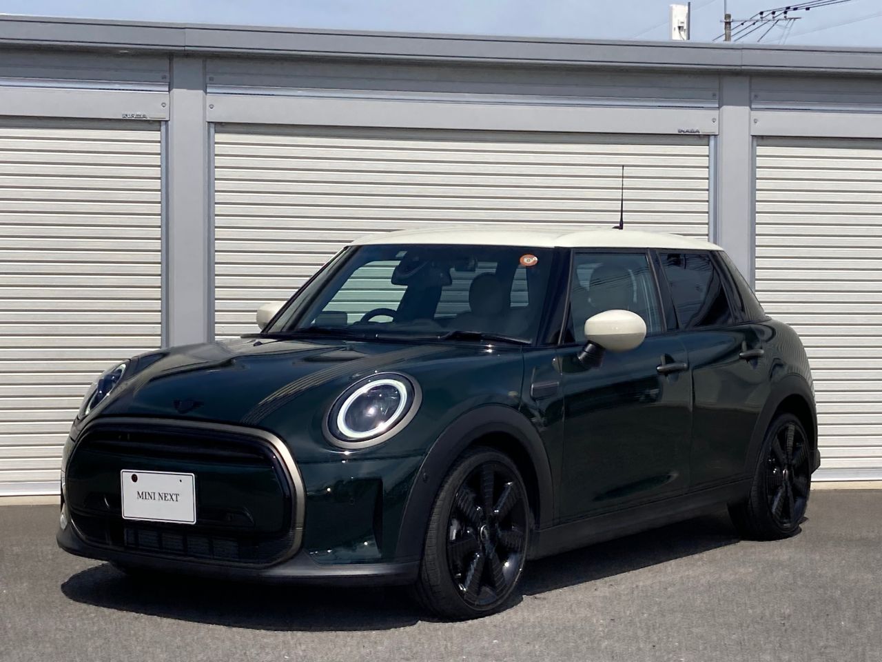 MINI COOPER 5 DOOR RESOLUTE EDITION.
