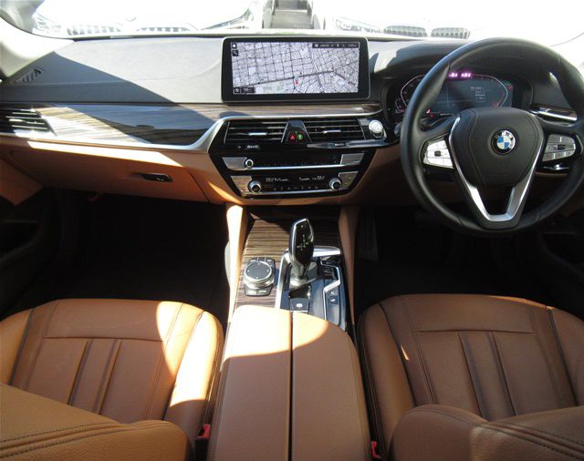 520d xDrive Sedan RHD