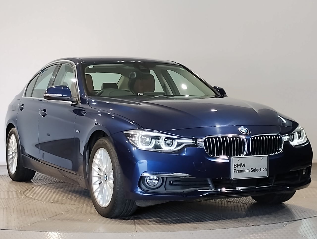 320D SEDAN RHD