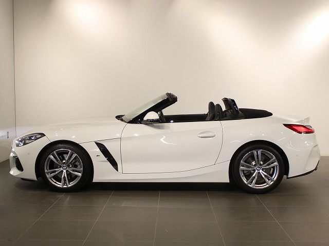 G29 z4 sDrive20i RHD