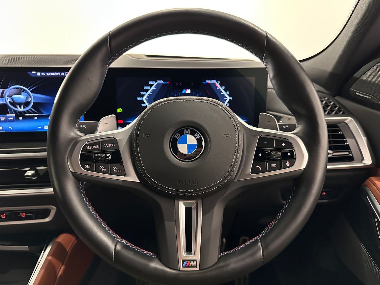 X6 M60i xDrive RHD
