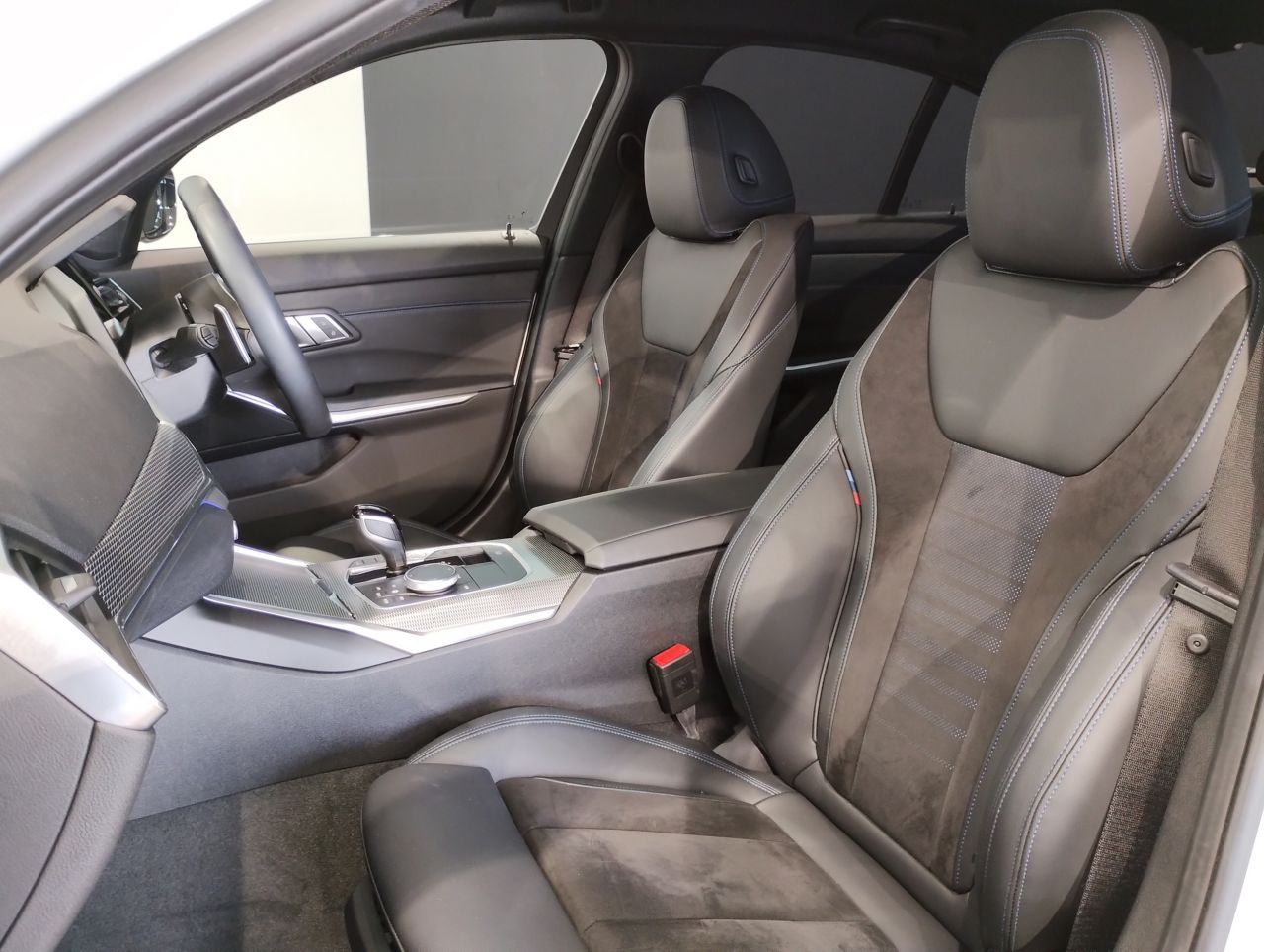 G20 320d xDrive RHD Saloon