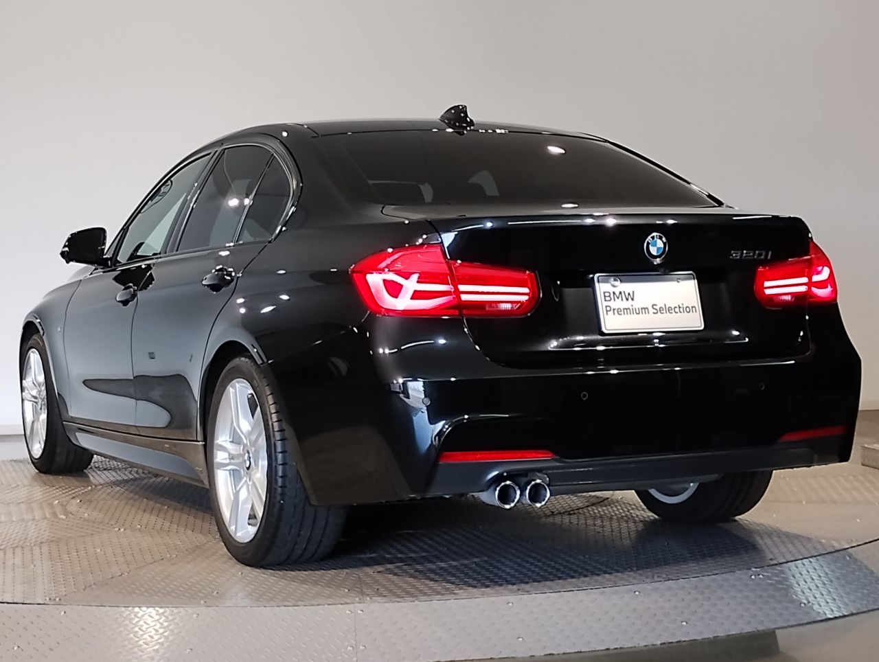 320I SEDAN RHD
