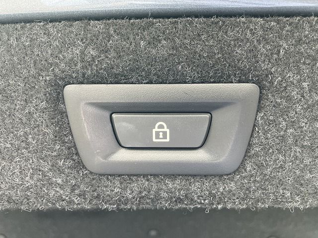 G20 320i Saloon RHD TU