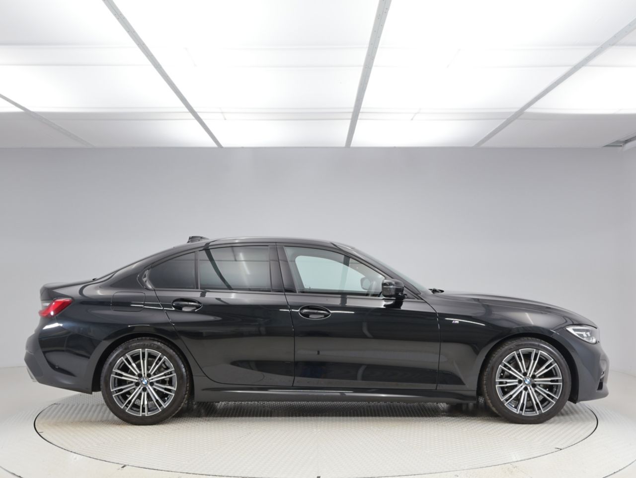 G20 320d xDrive RHD Saloon