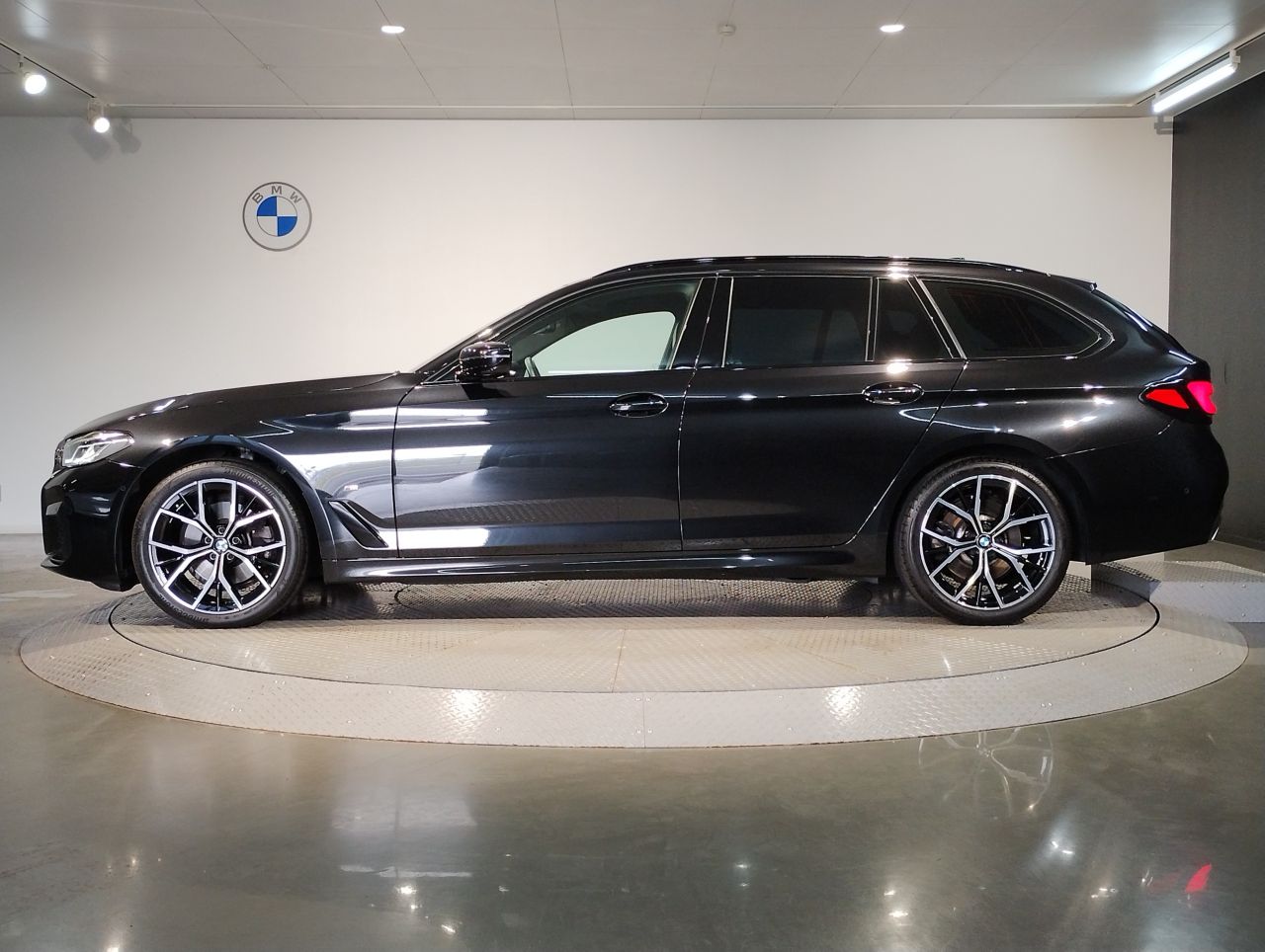 520d xDrive Touring RHD