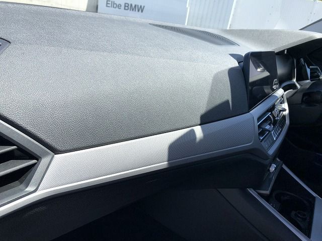 G20 320d xDrive RHD Saloon