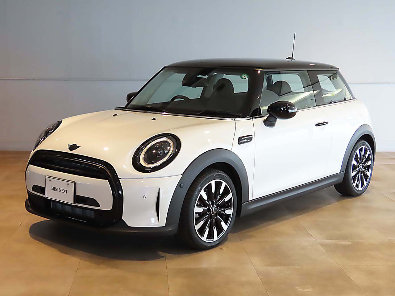 MINI COOPER 3 DOOR CAMDEN EDITION.