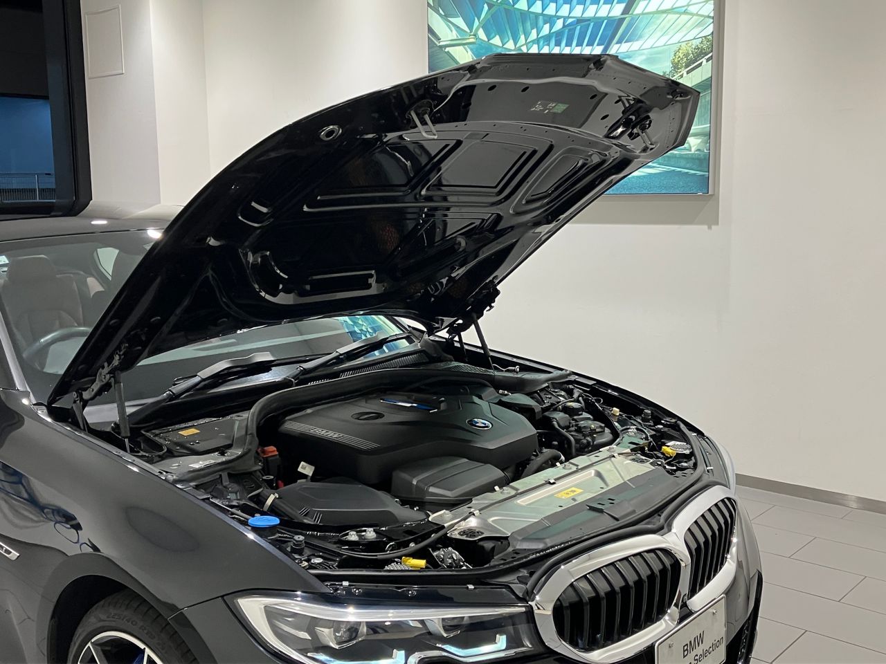 G20 330e Saloon RHD
