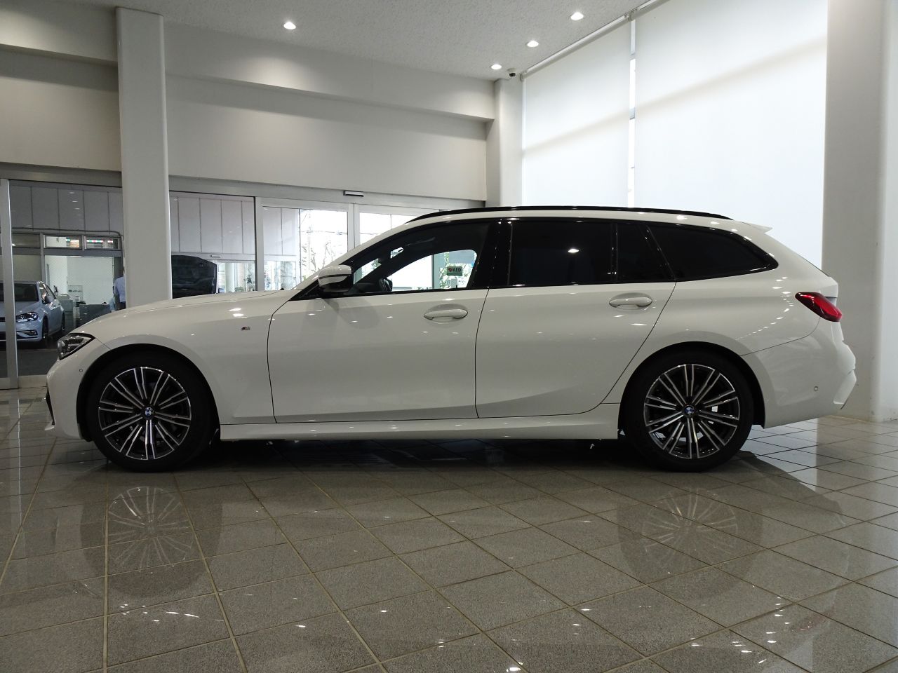 G21 320i RHD