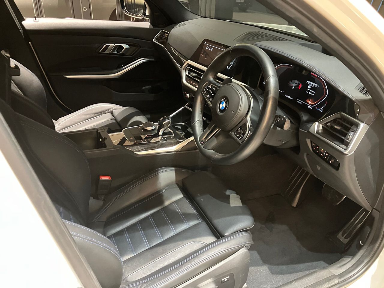 G20 320d xDrive RHD Saloon