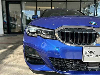 320i Sedan RHD