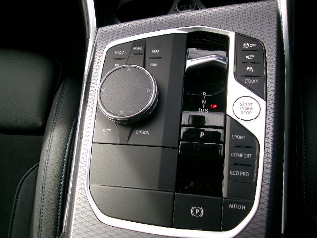 320d xDrive Berline RHD