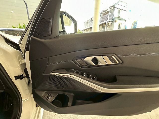 G20 320d xDrive RHD Saloon