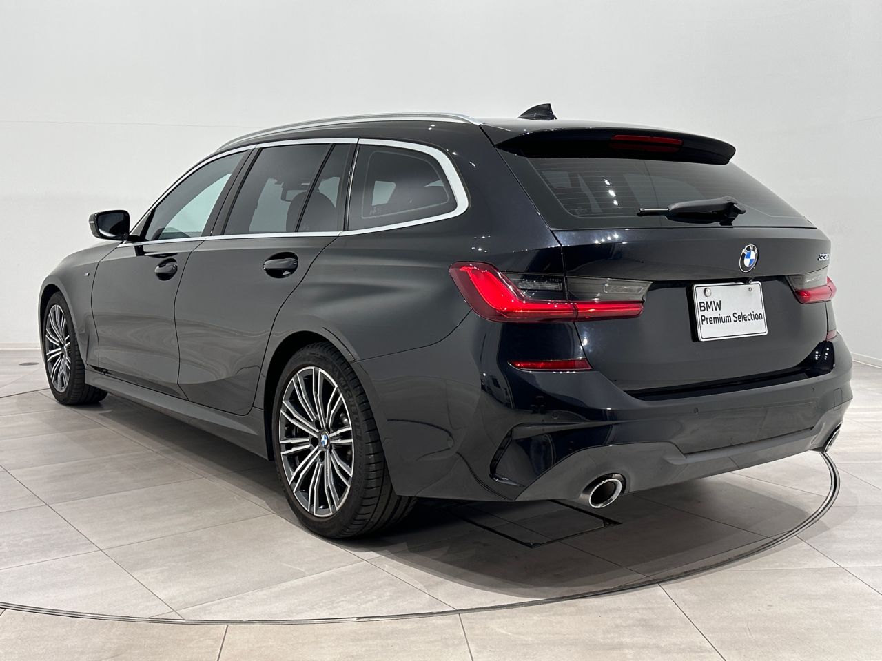 G21 330i Touring RHD