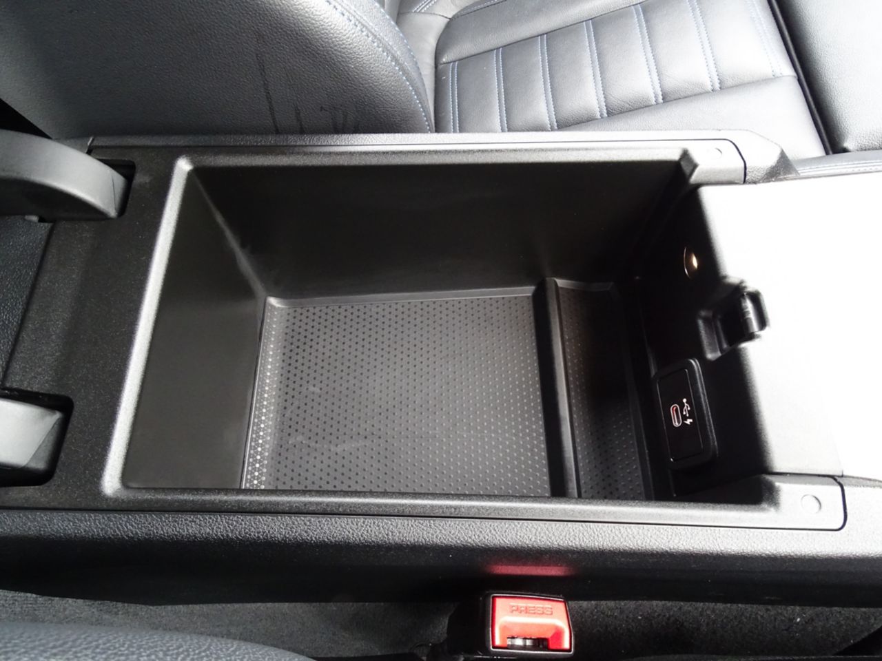 G20 320d xDrive RHD Saloon