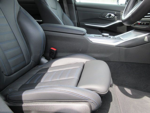 320d xDrive Berline RHD