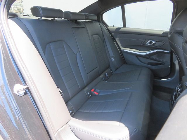 320d xDrive Berline RHD