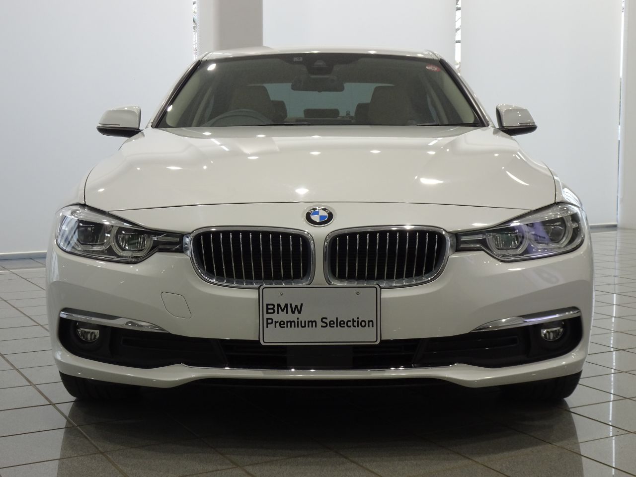 320D SEDAN RHD