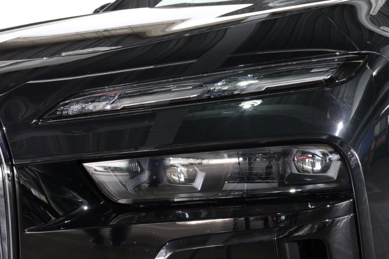 BMW i7 M70 xDrive Sedan RHD