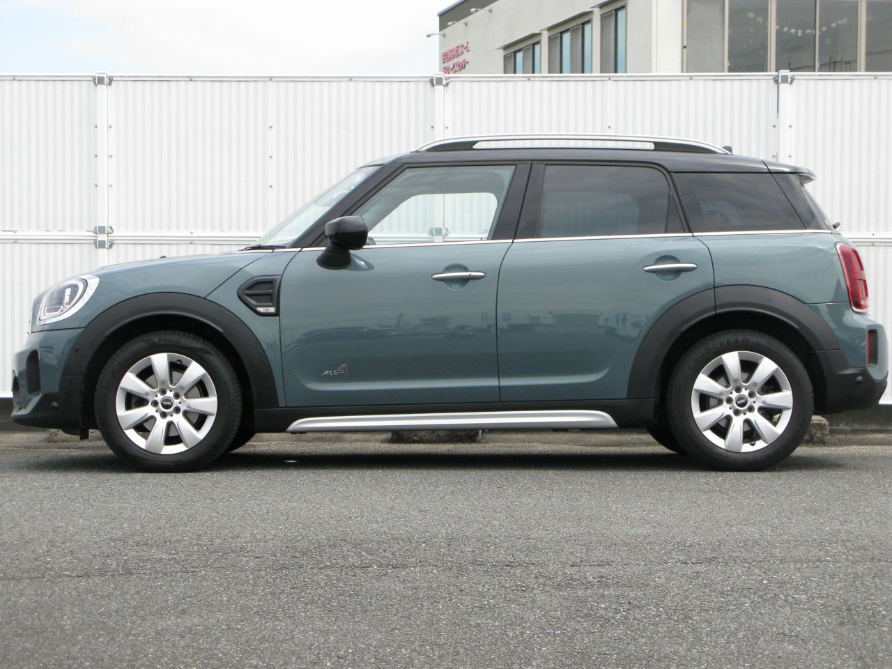 THE NEW MINI COOPER D CROSSOVER ALL4.