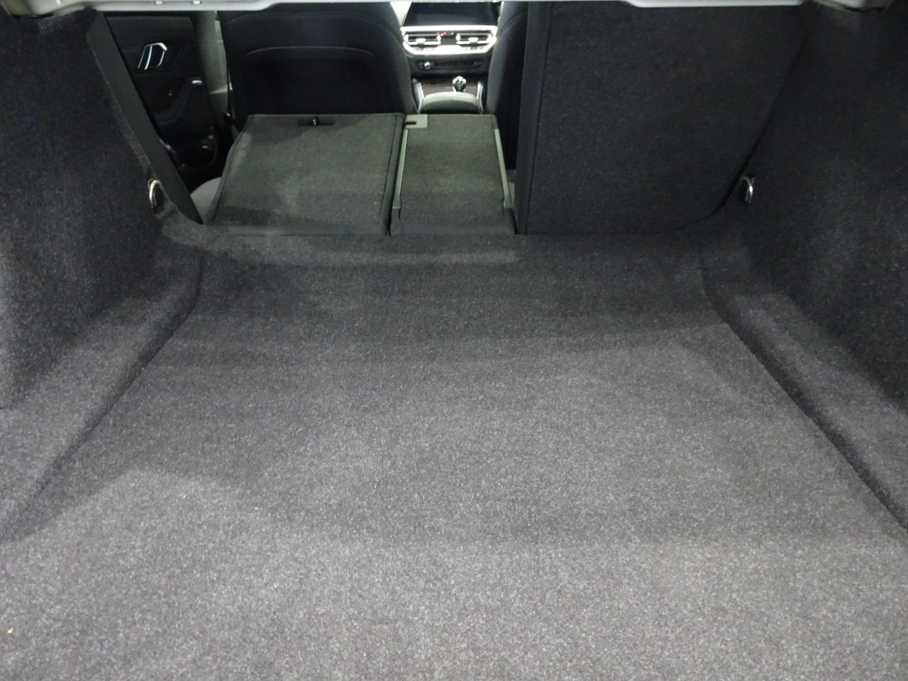 320i Sedan RHD