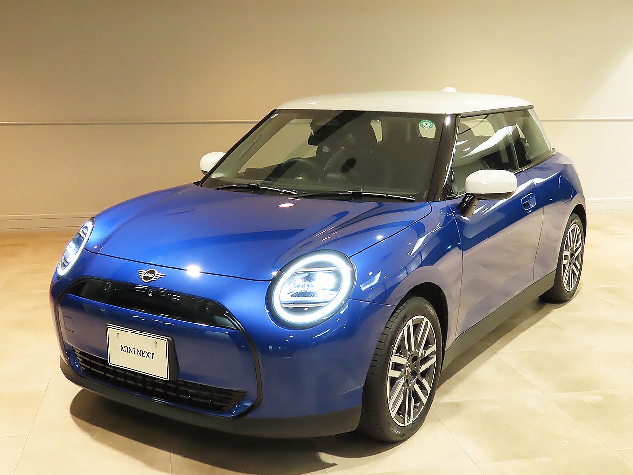J01 MINI Cooper E