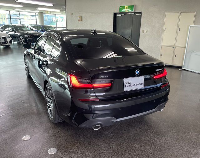 G20 320d xDrive RHD Saloon