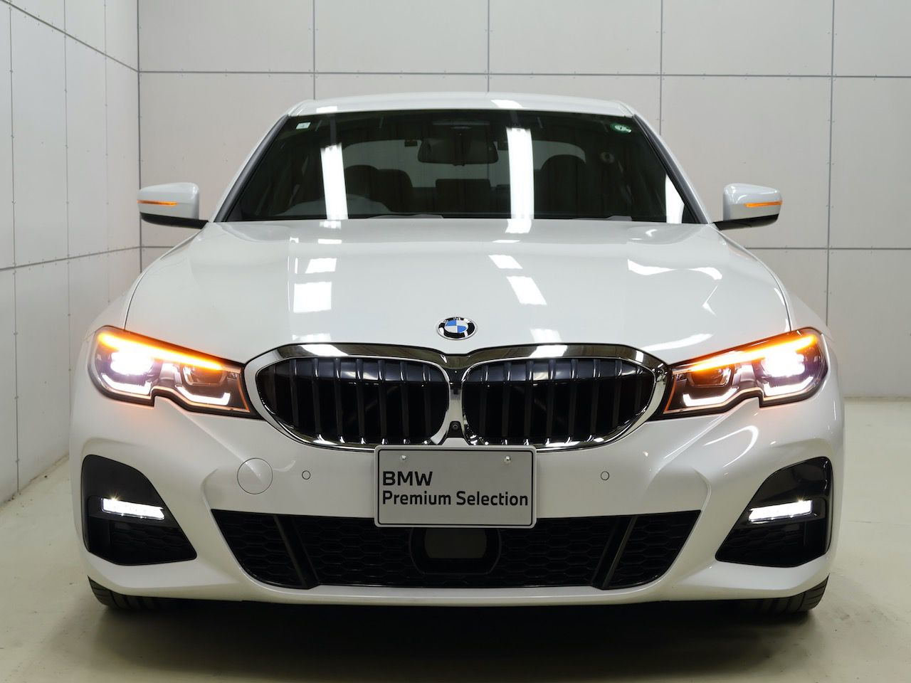 G20 330e Saloon RHD