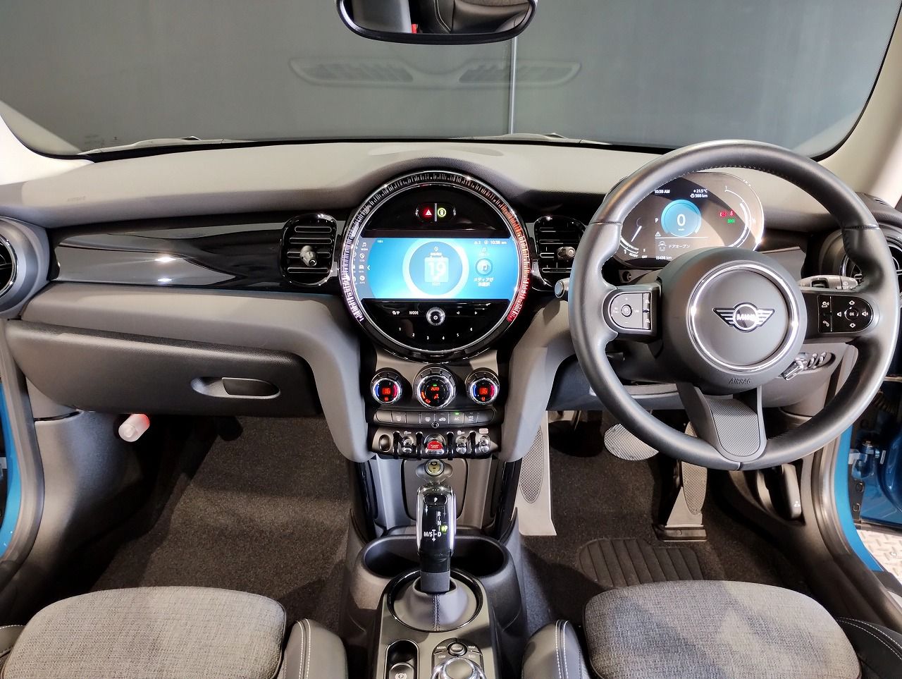 MINI Cooper F56 RHD