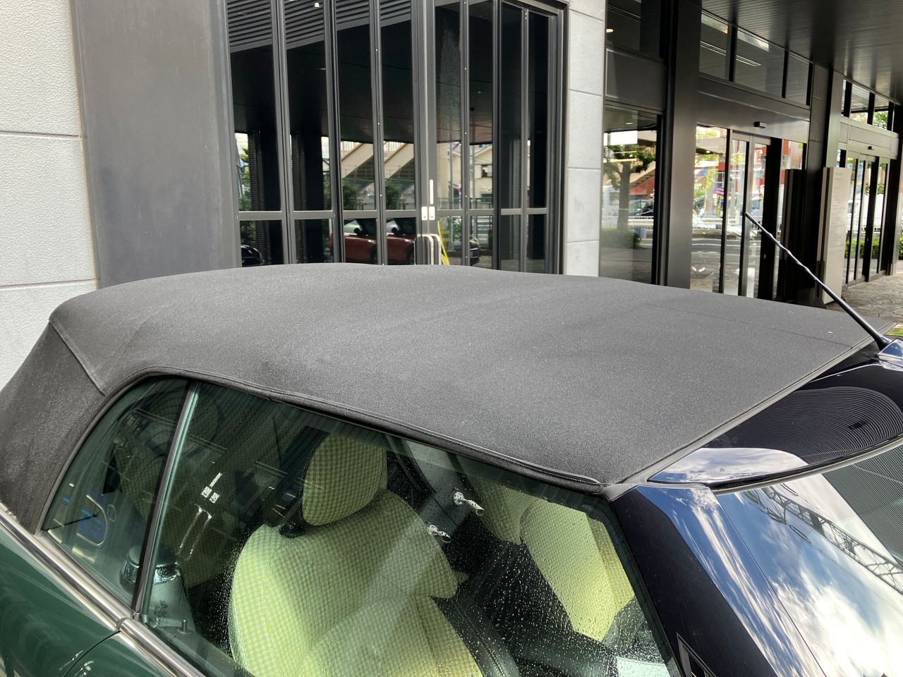 MINI COOPER S CONVERTIBLE. RESOLUTE EDITION.