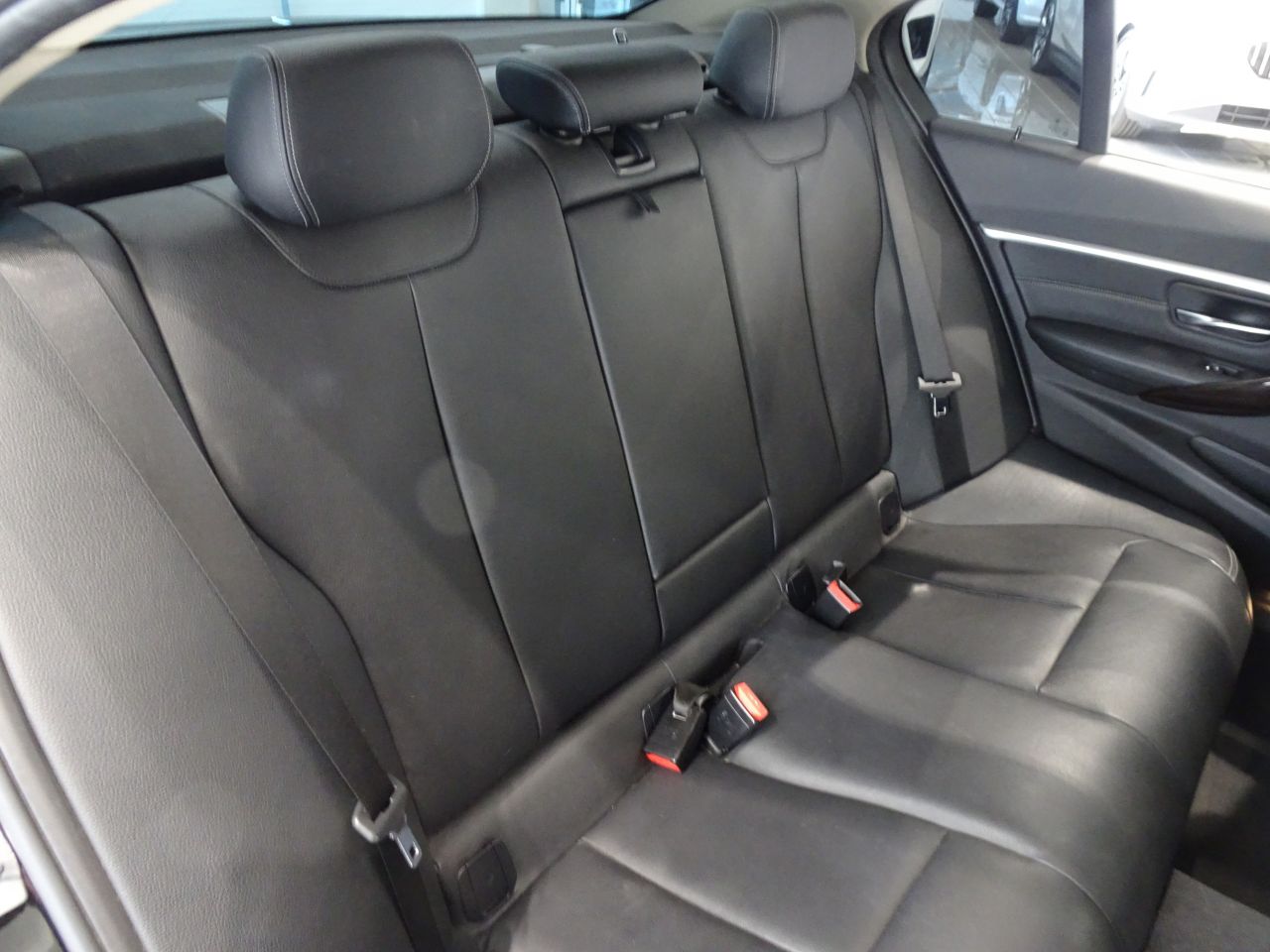 320D SEDAN RHD