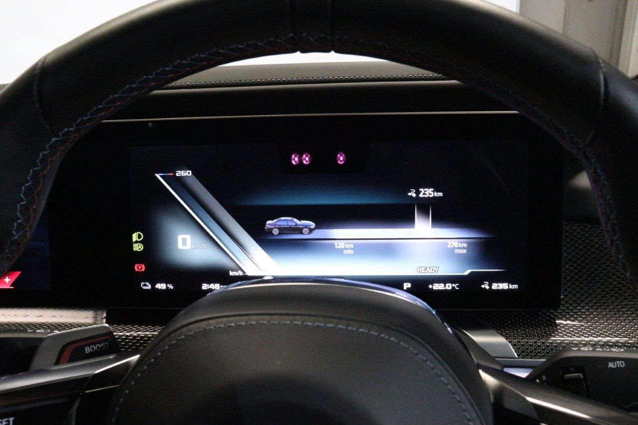 BMW i7 M70 xDrive Sedan RHD