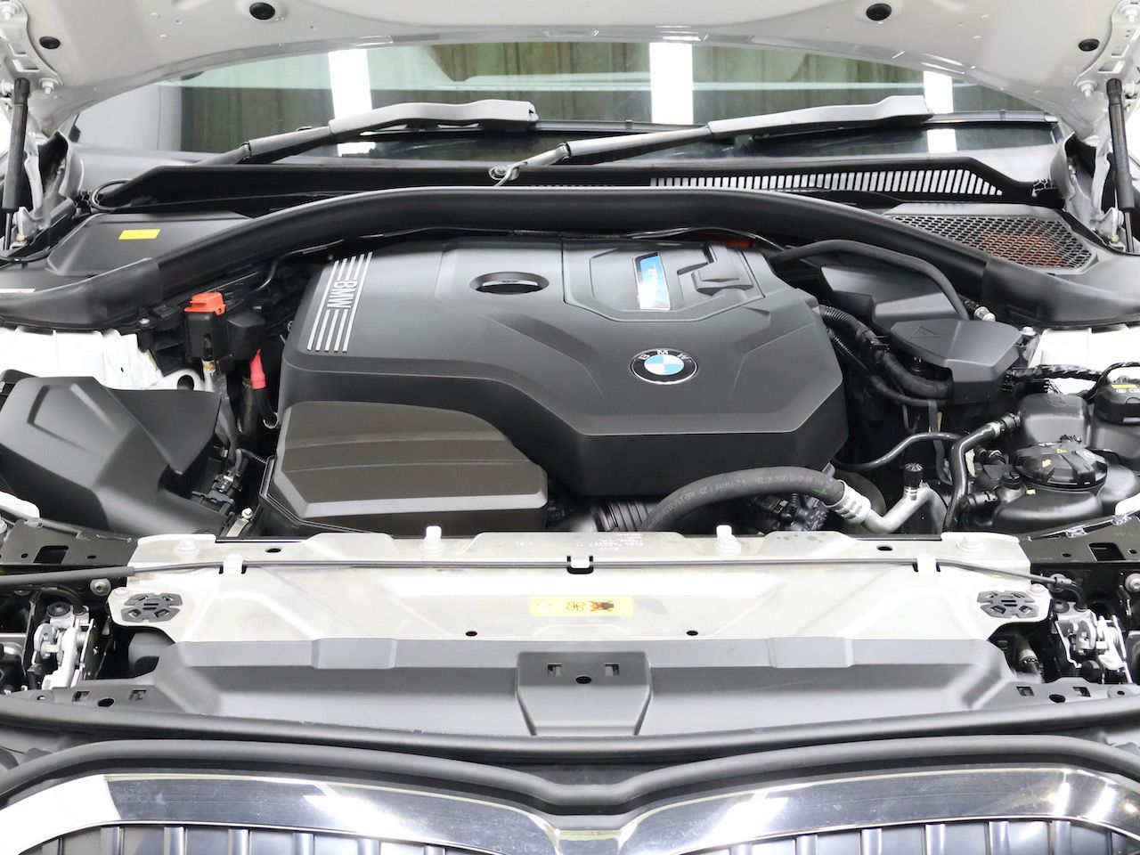 G20 330e Saloon RHD
