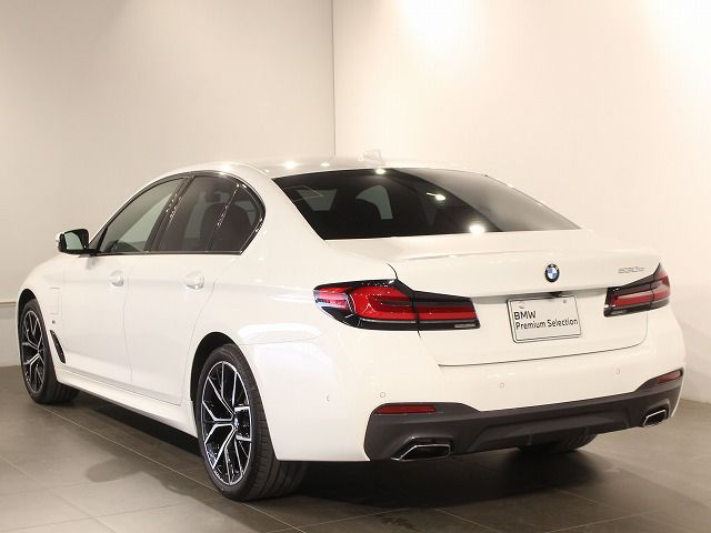 530e Sedan RHD