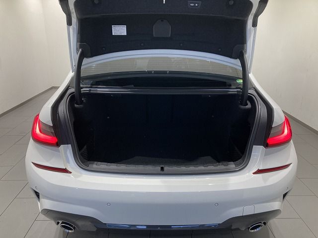 G20 320d xDrive RHD Saloon