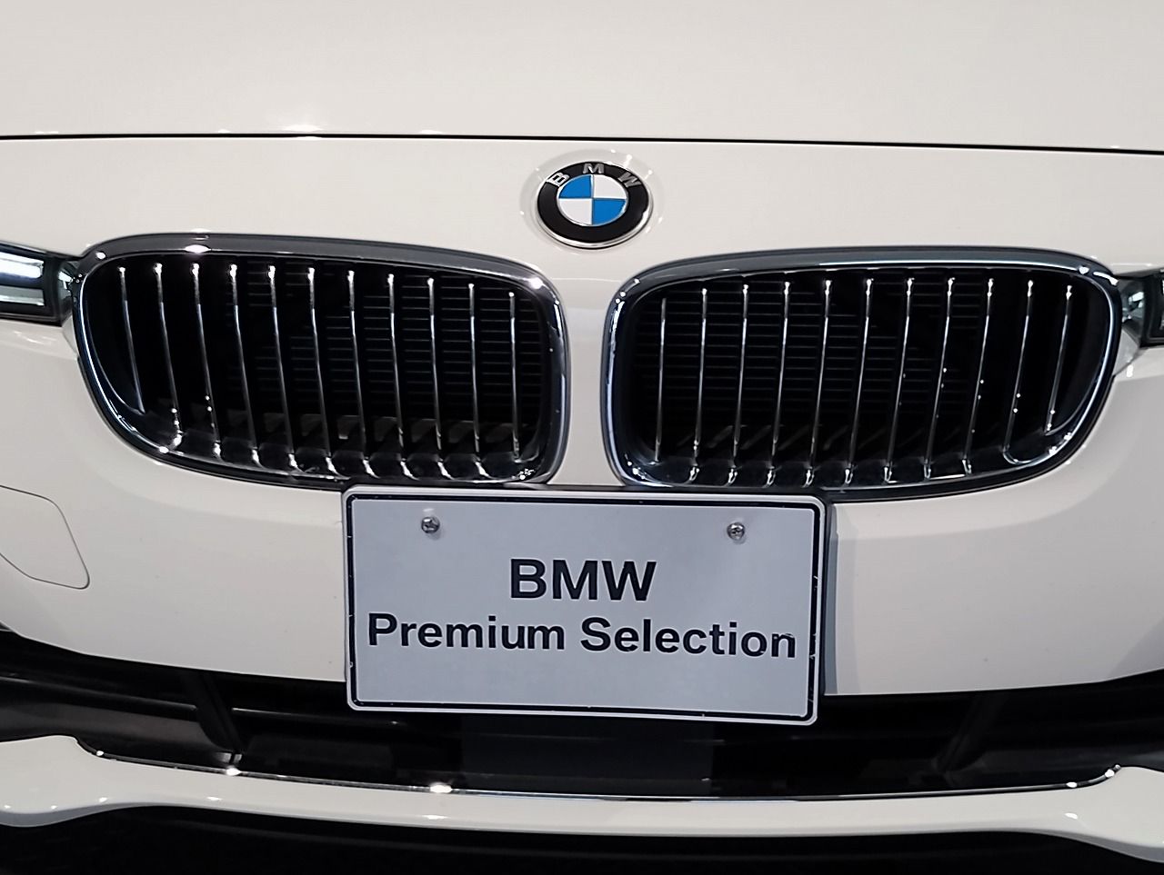 320D SEDAN RHD
