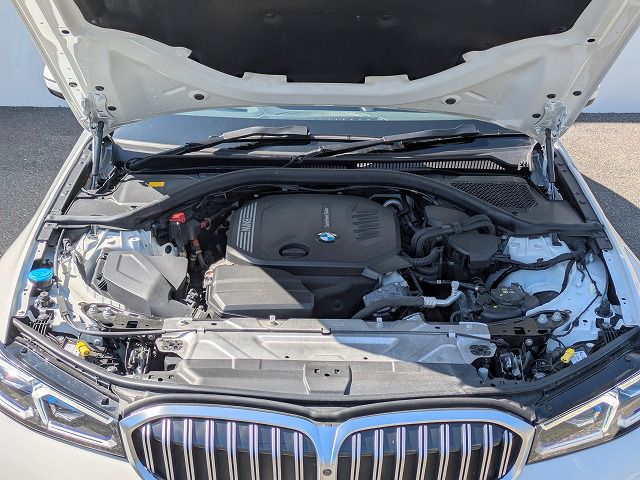 320d xDrive Berline RHD