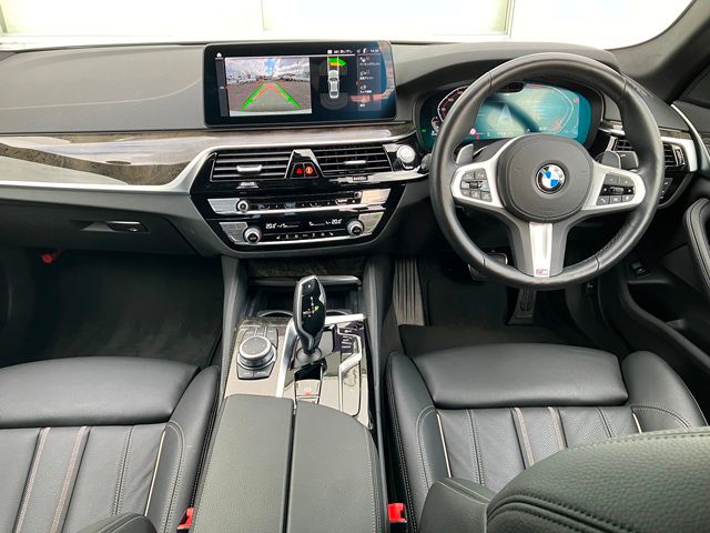 520d xDrive Sedan RHD