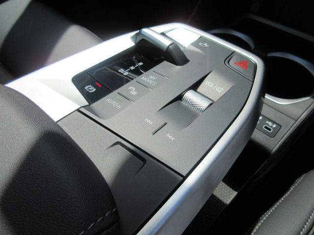 U11 iX1 xDrive30